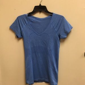 Size 6 shirt sleeve v neck swiftly